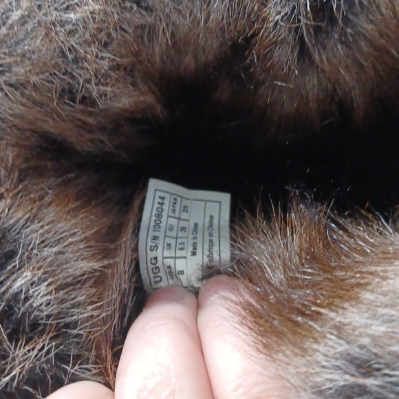 UGG winter close out. Tall fur lined boots in excellent condition. Worn once. - Picture 4 of 5